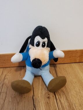 Vintage Goofy Mickey's Christmas Carol Plush Disney